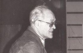Wir trauern um Ernst - Bernhard Schmidt, ehemals Studiendirektor am Humboldt-Gymnasium, Latein und evangelische Religion, Mentor und Vorbild für junge Lehrkräfte wie Schülerinnen und Schüler